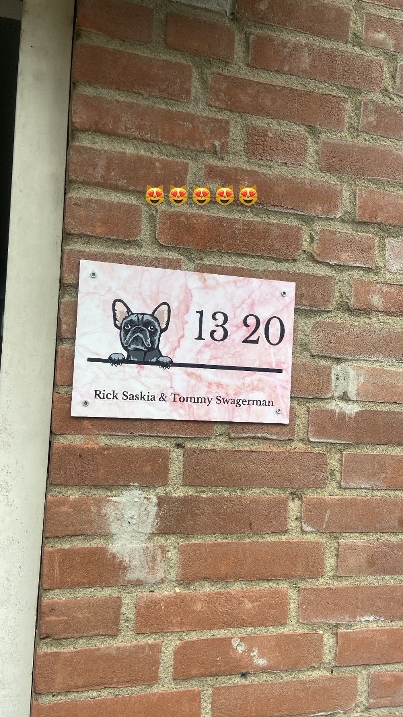 Customer photo review of Huisnummer met marmerlook - Gepersonaliseerd deurbordje