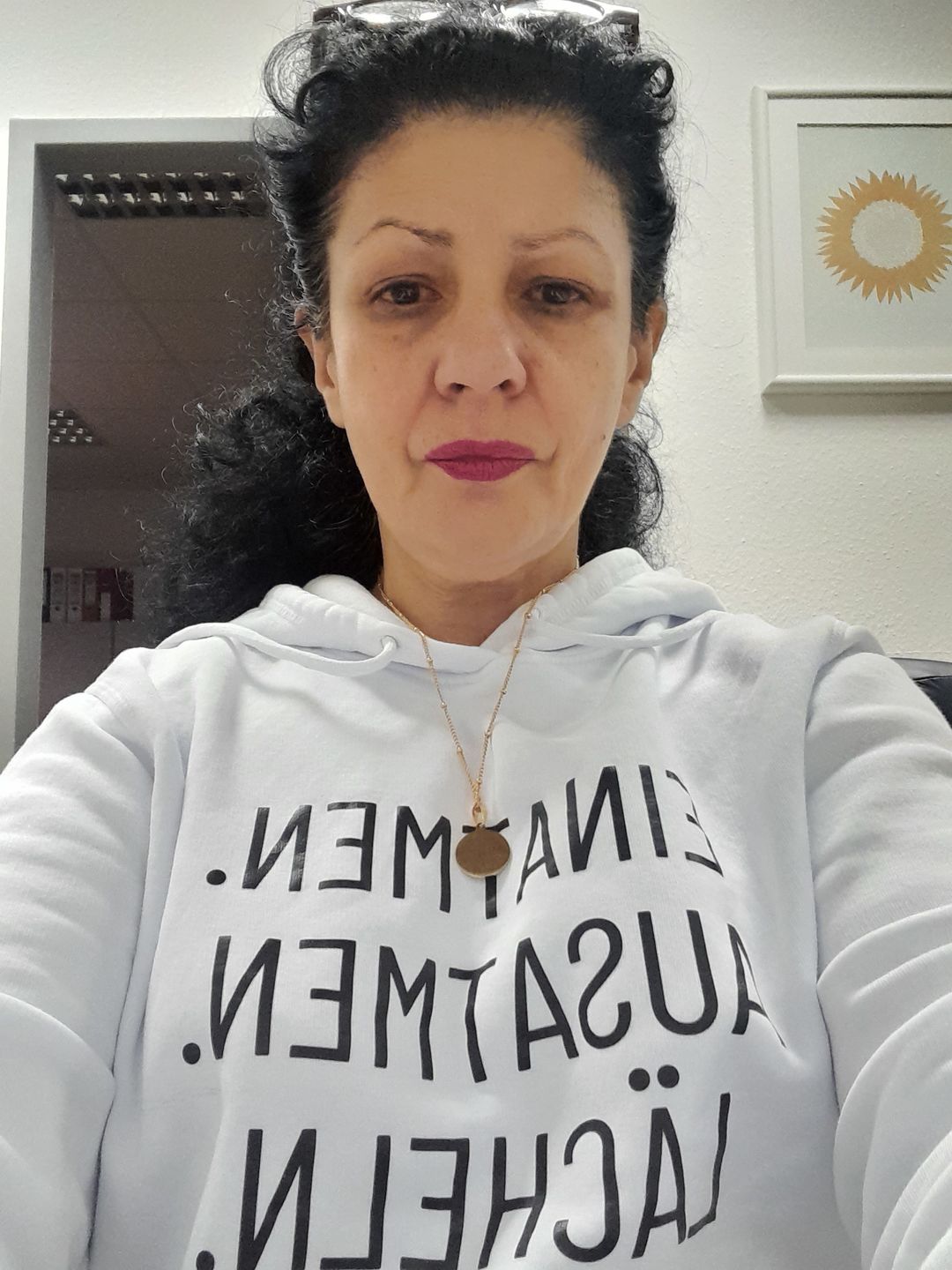 Customer photo review of Einatmen. Ausatmen. Lächeln. Bio Hoodie Unisex