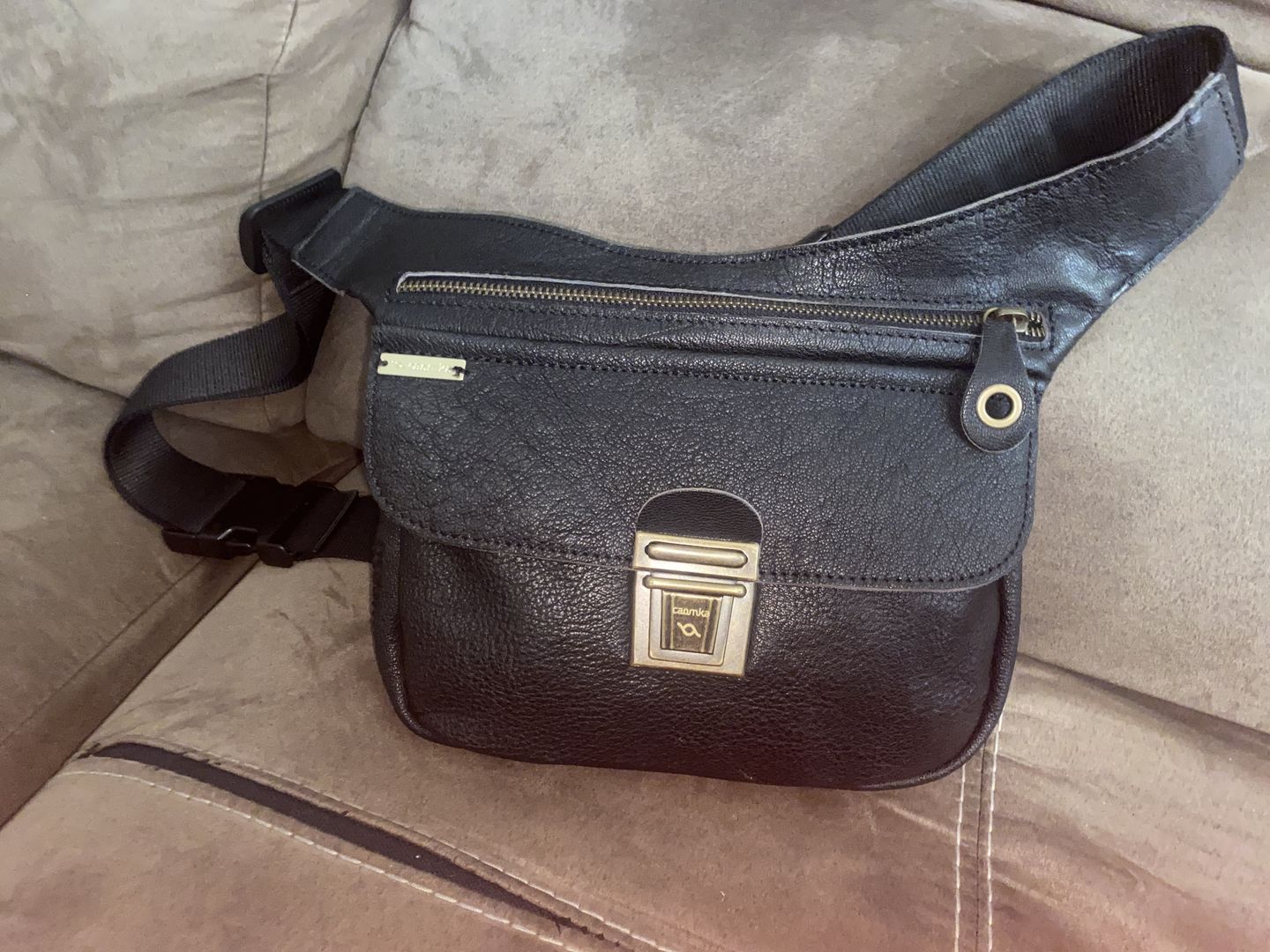 Customer photo review of Riñonera "Classic Black & Old Gold” + Bolsillo trasero · Piel · Pieza Exclusiva Núm. 19004