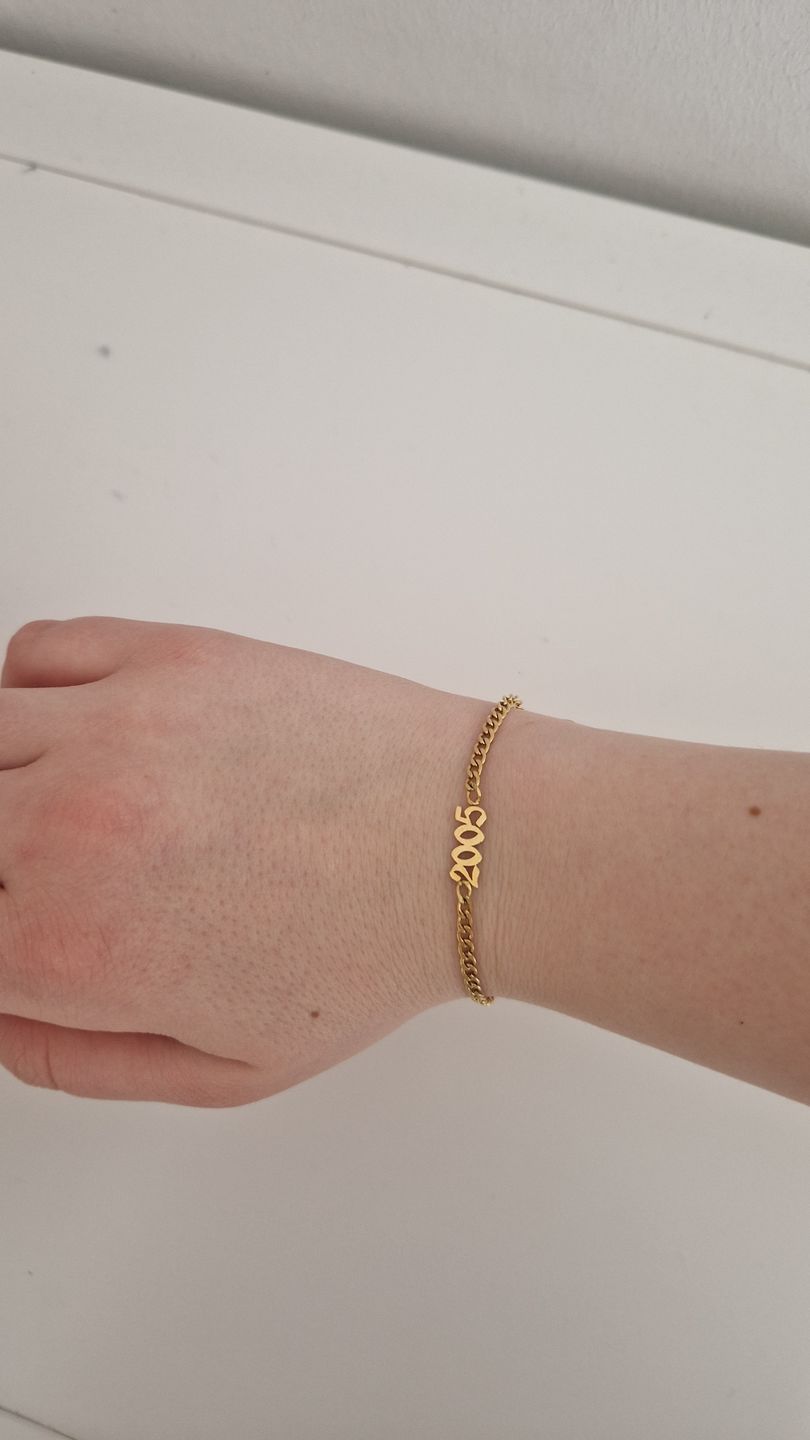 Customer photo review of Jahreszahl Armband | 18K vergoldet