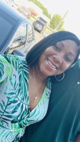 Customer photo review of Luvwin Lace Front Bob Wigs Side Part Short Hair Pre Plukced Hairline