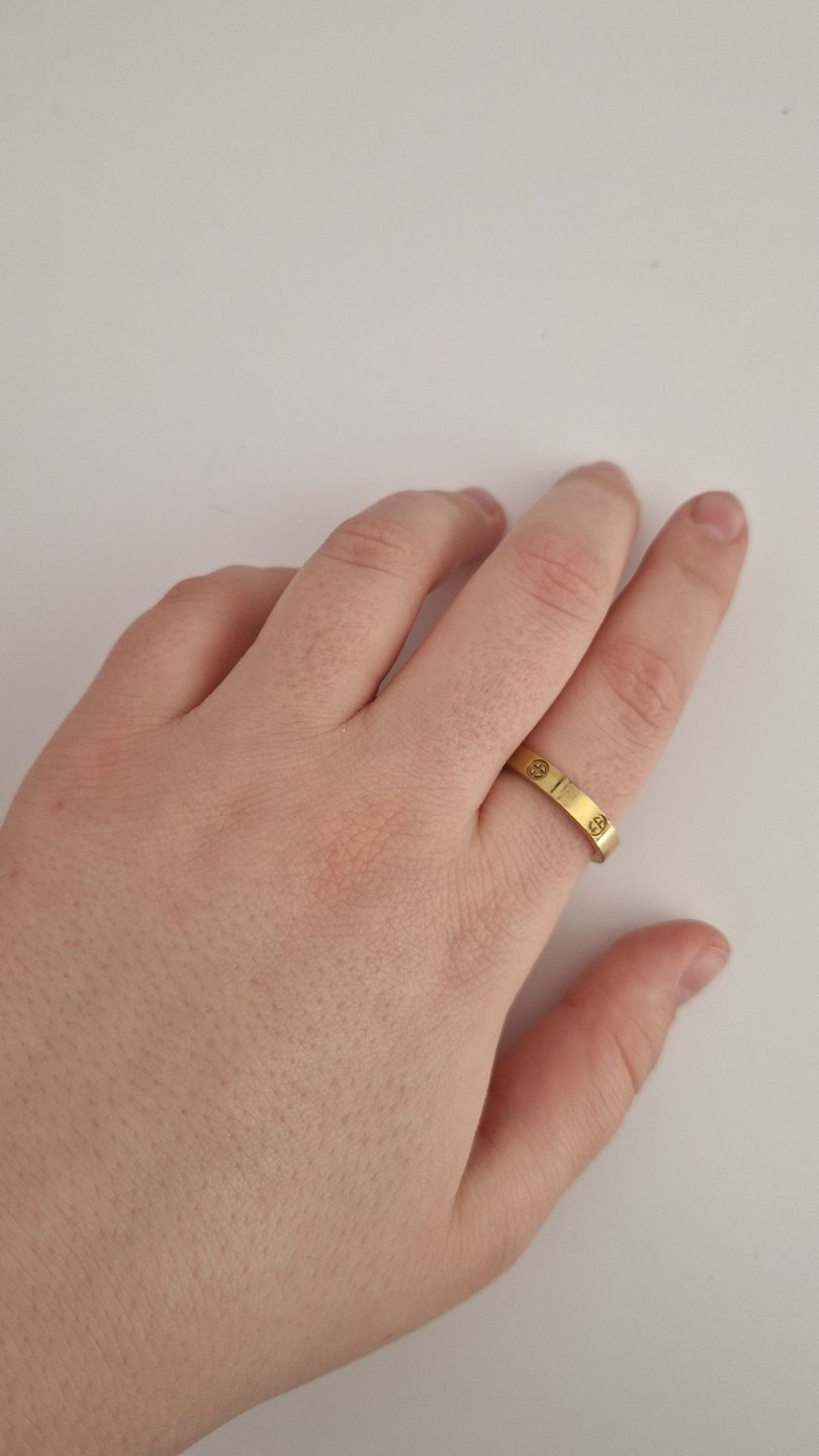 Customer photo review of Crossed Arianna Ring | 18K vergoldet
