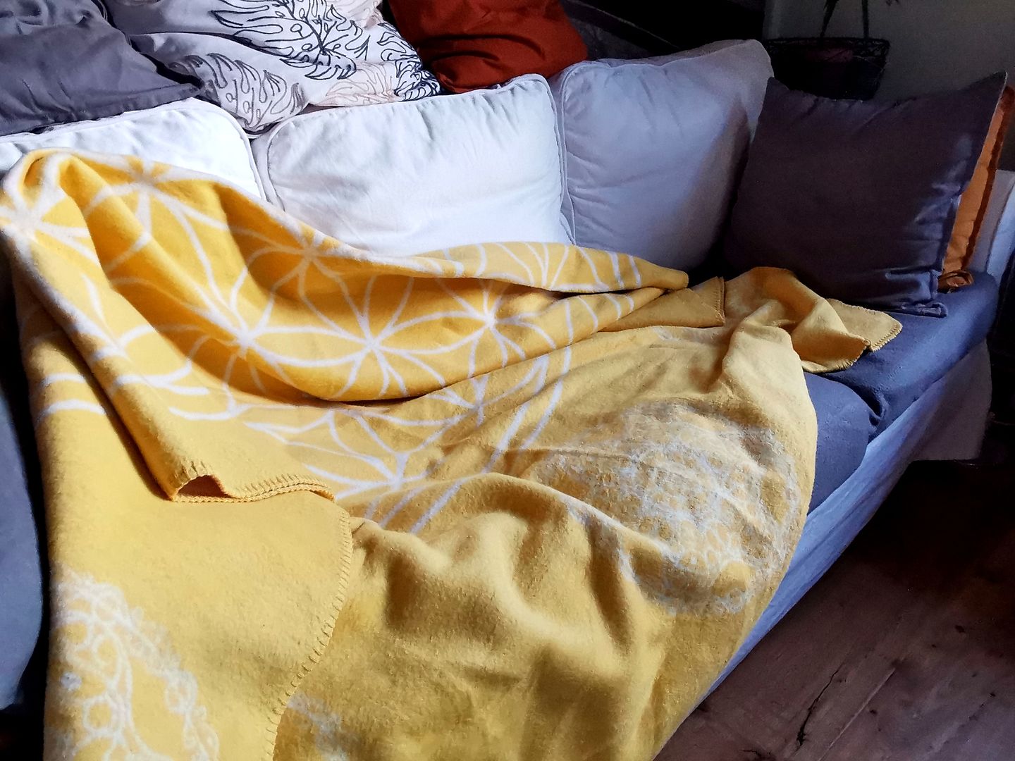 Customer photo review of Biobaumwolldecke Vital gelb/natur, Größe 150 x 220 cm, 100% Biobaumwolle, gots-zertifiziert