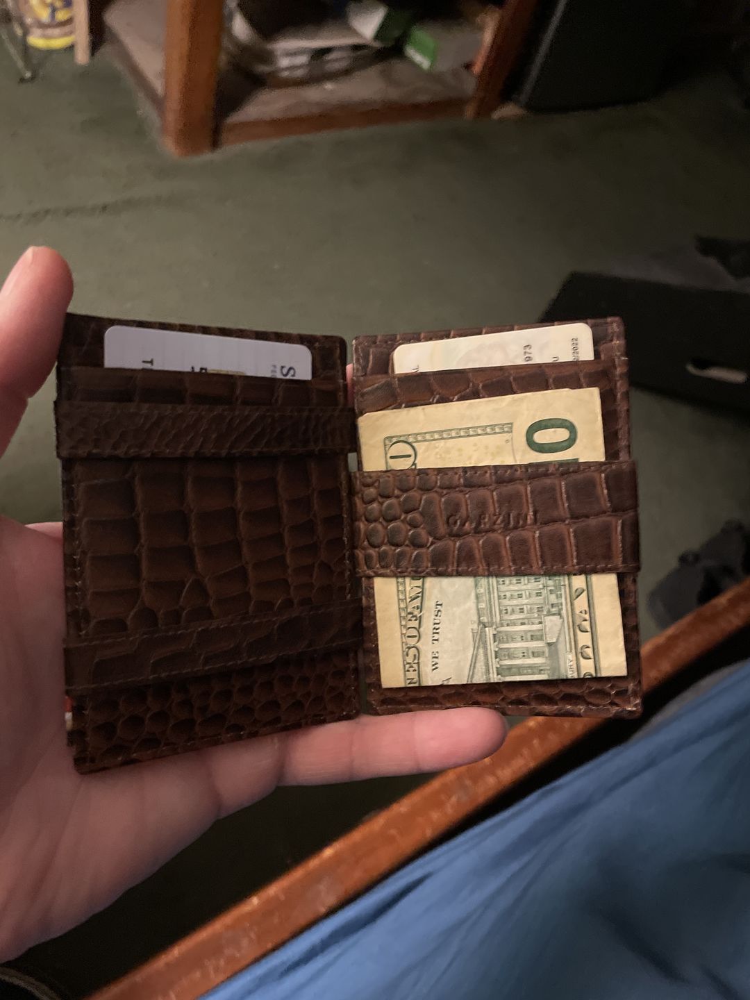 Customer photo review of Essenziale Magic Wallet