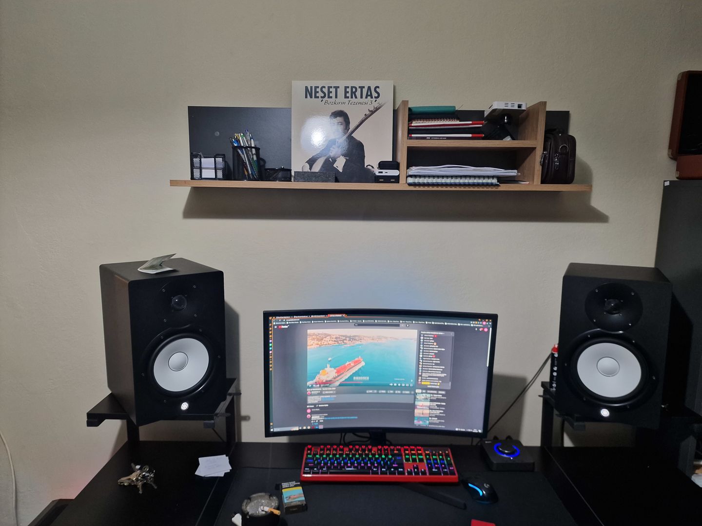 Customer photo review of Rani AE103 Dekoratif Duvar Rafı  Antrasit - Sepet Ceviz