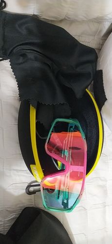 Customer photo review of Kapvoe X76 Sports Sunglasses for Cycling Running Climbing