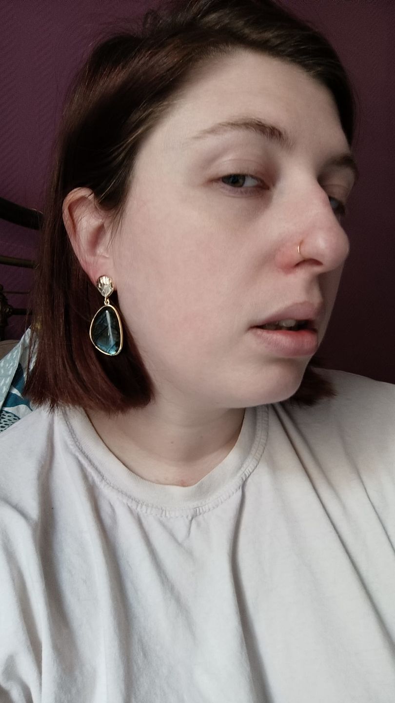 Customer photo review of Boucle d'oreille Labradorite Coquillage