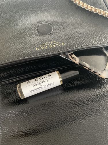 Customer photo review of WOODY ORRIS PERFUME OIL
