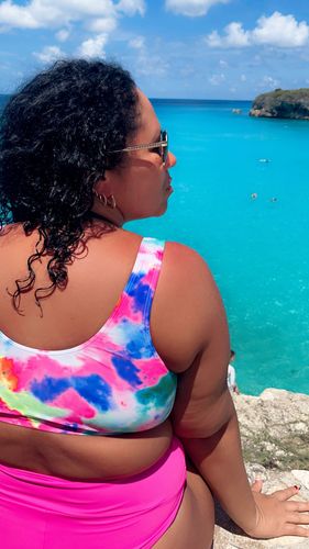 Customer photo review of 'Thrive' High Rise Cheeky Bikini Bottoms
