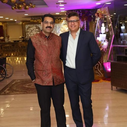 Customer photo review of PASHTUSH MENS WOVEN JACQUARD WAISTCOAT, Structured SLIM FIT, Brown