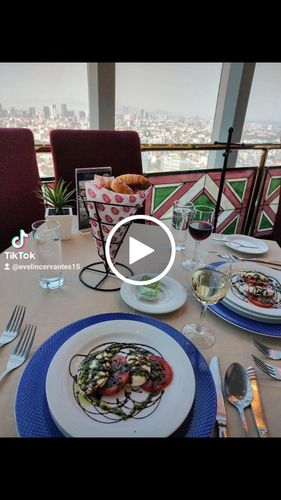 Customer video review of Menú Golden