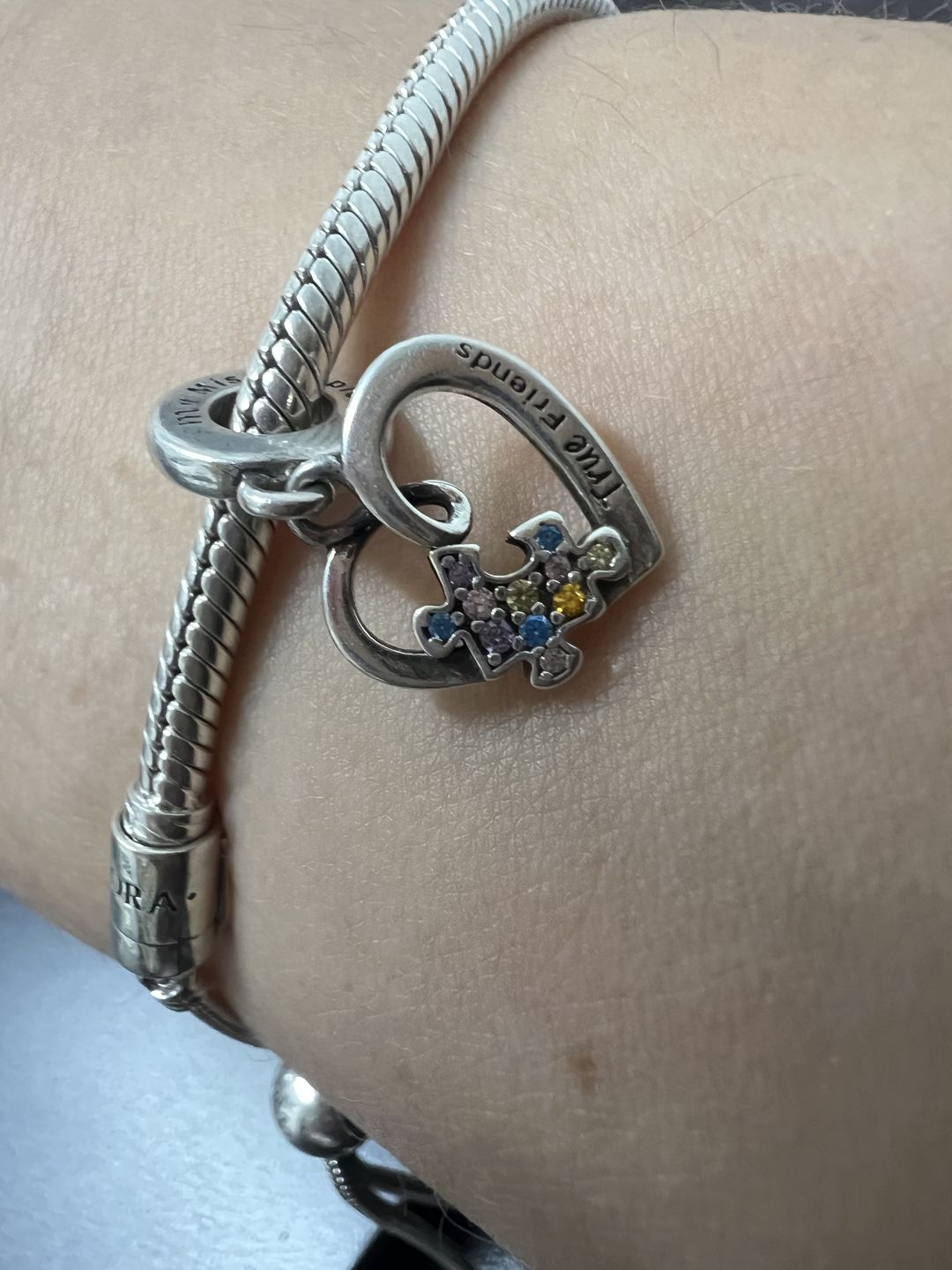 Customer photo review of Charm Corazon de Mejores Amigos