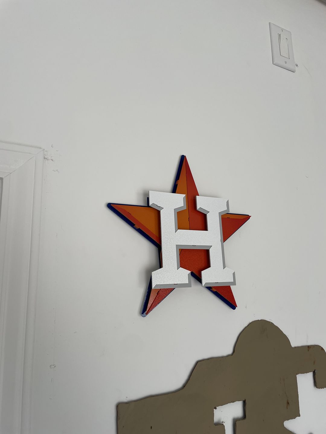 Customer photo review of GIFT COLLECTION- Houston Astros ORANGE STAR 3D Vintage Metal Wall Art