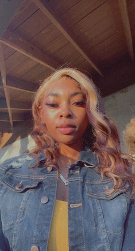 Customer photo review of Luvwin 4/27 Highlight Lace Front Wig Money Piece HD Lace Wavy Hair