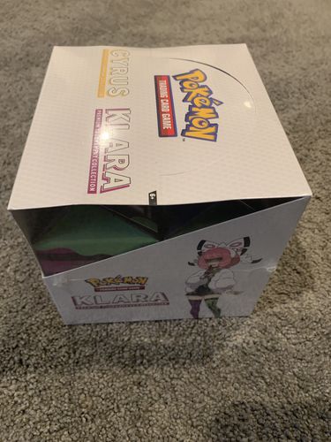 Customer photo review of Pokémon Cyrus/Klara Premium Tournament Collection Display (Presale)