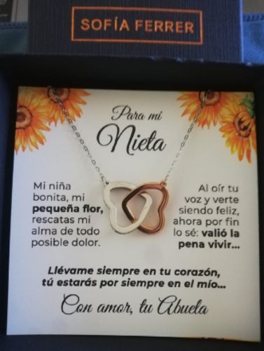 Customer photo review of Collar con tarjeta dedicatoria "Mi pequeña flor"