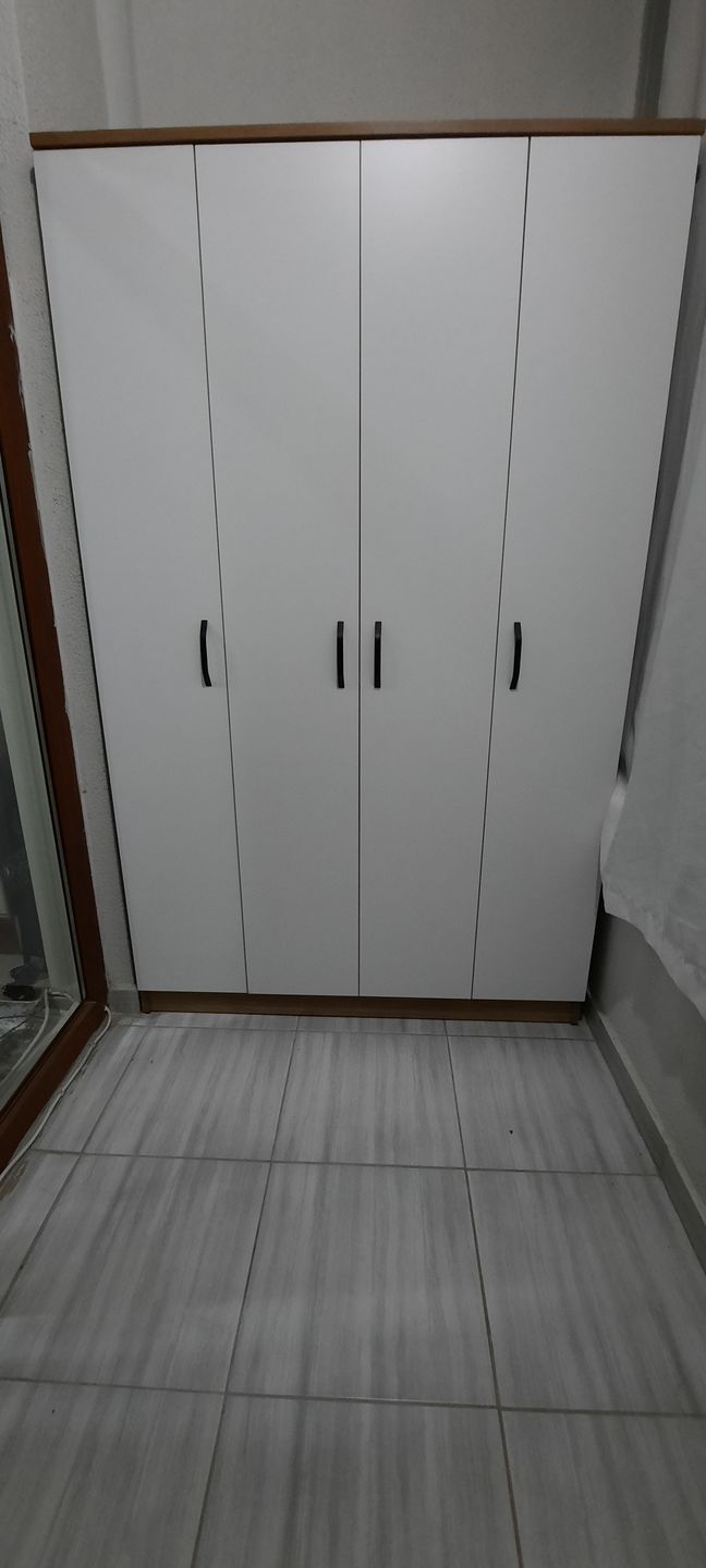 Customer photo review of Rani BA116 Geniş Gardırop Elbise Dolabı 4 Kapaklı 12 Raflı 2 Askılı Sepet Ceviz - Beyaz