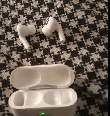 Customer photo review of AirPods Pro ANC