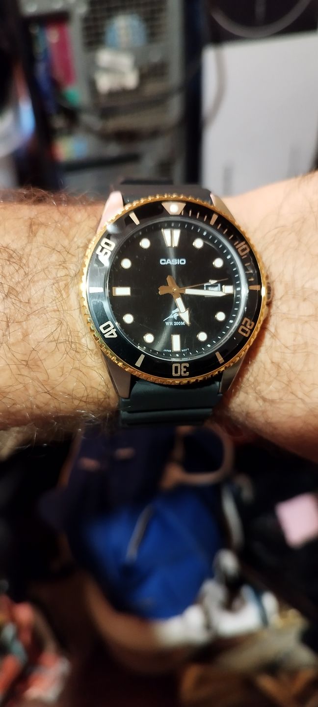 Customer photo review of Reloj Casio Submariner Marlin Duro MDV106G-1AVCF Negro Dorado Buceo