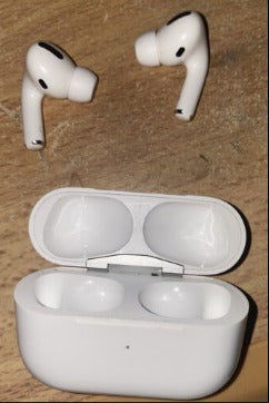 Customer photo review of AirPods Pro 2