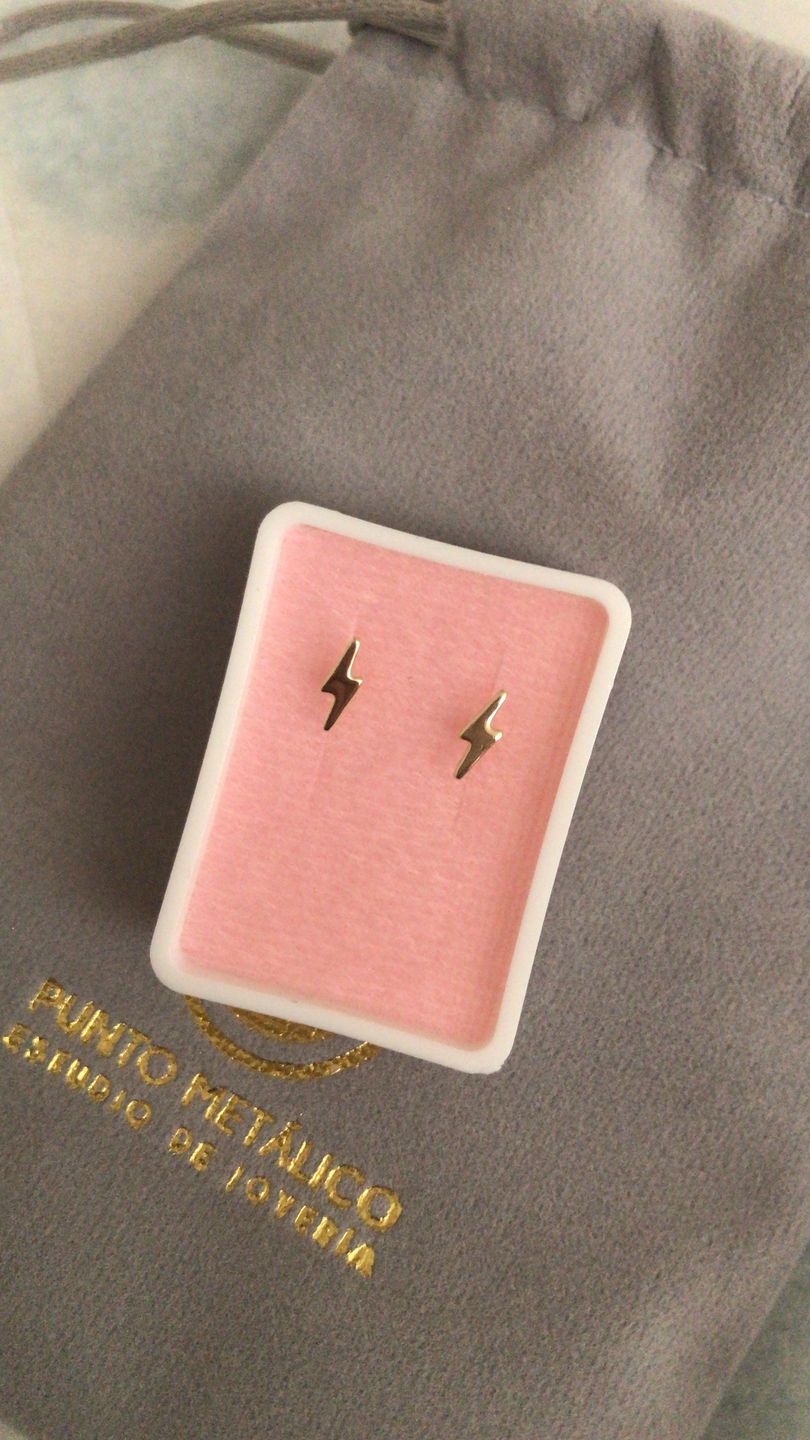 Customer photo review of Aretes Rayo, Oro 10K, Broquel (Par de aretes)