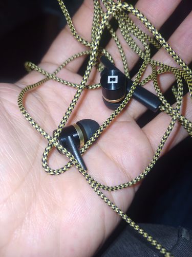 Customer photo review of Audifonos Thonet & Vander 5Mw Aux 3.5Mm Cable Trenzado En Tela Amarillo Y Negro Klein
