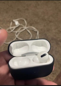 Customer photo review of AirPods Pro 2