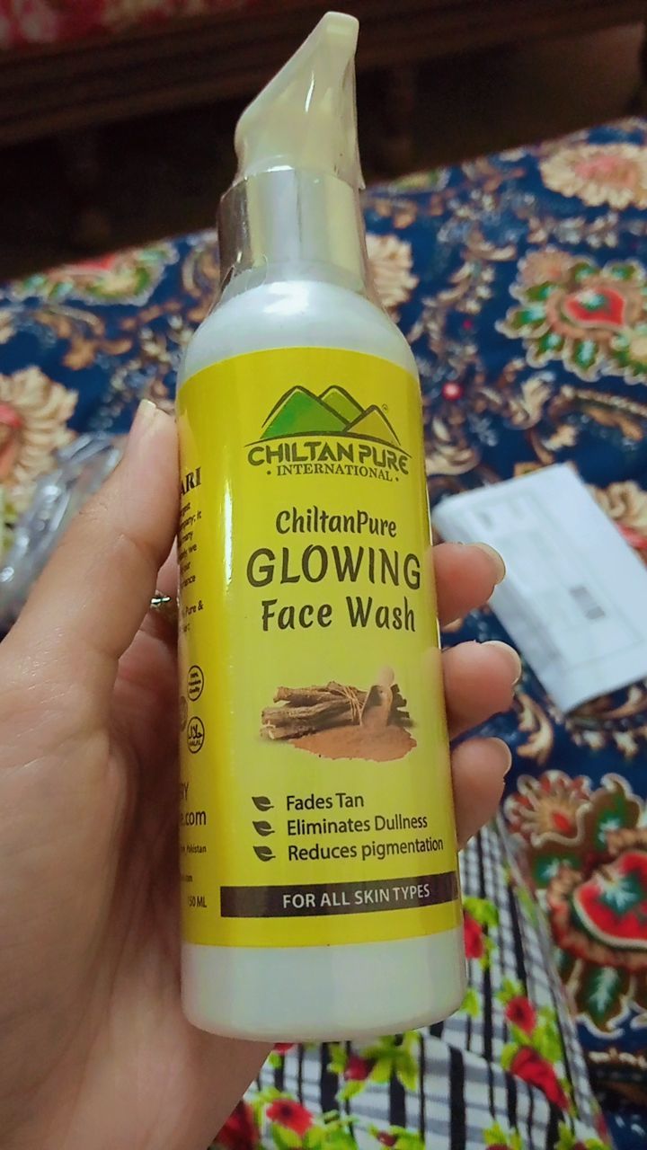 Customer photo review of Glowing Face Wash – Controls Excess Oil, Fades Tan, Clarifies Impurities & Reveals Glowing Complexion