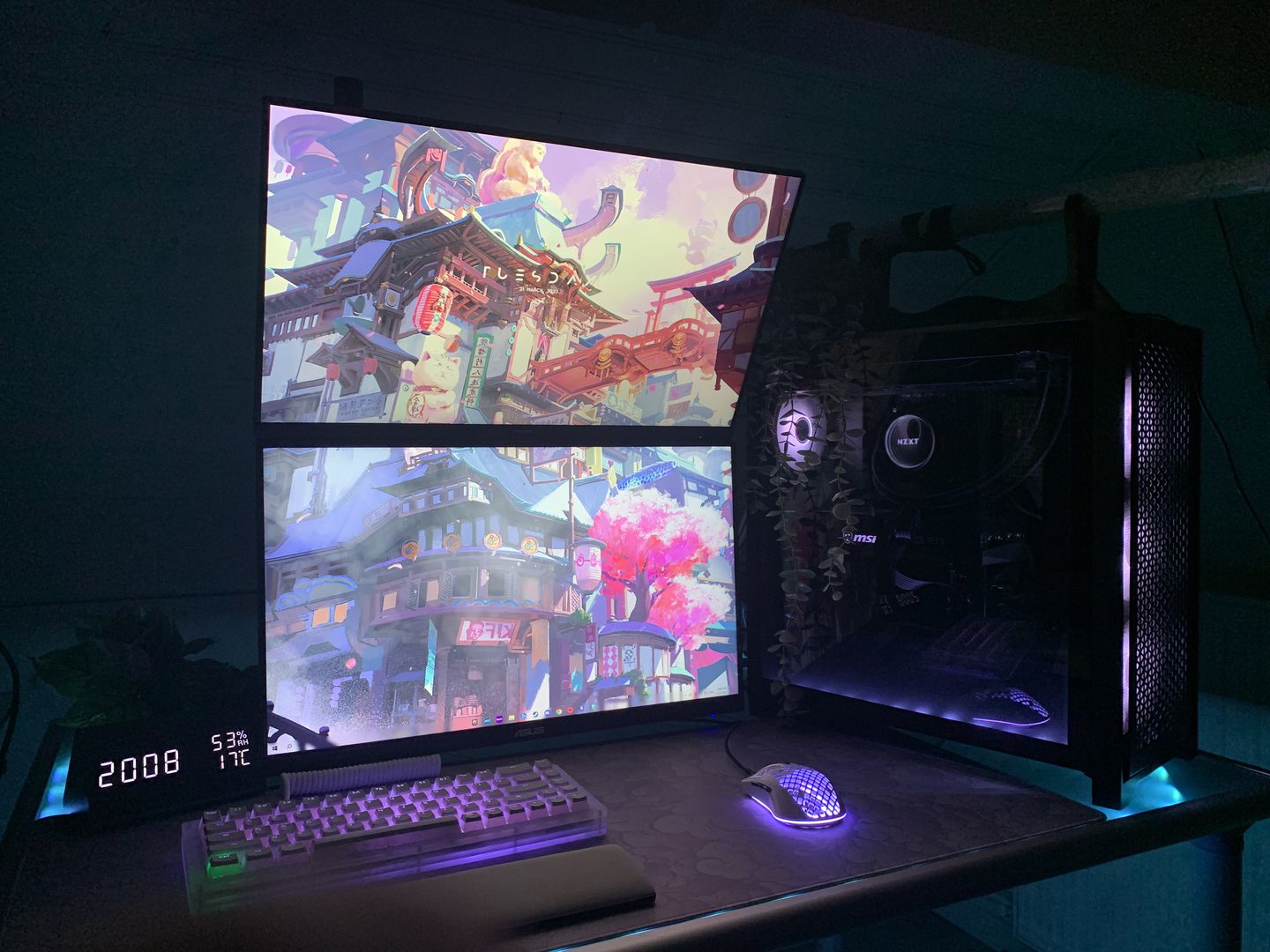 Customer photo review of Cloud White | Deskmat