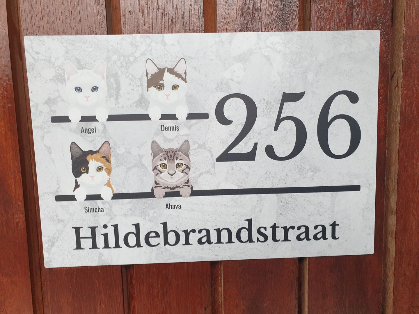 Customer photo review of Huisnummer met marmerlook - Gepersonaliseerd deurbordje