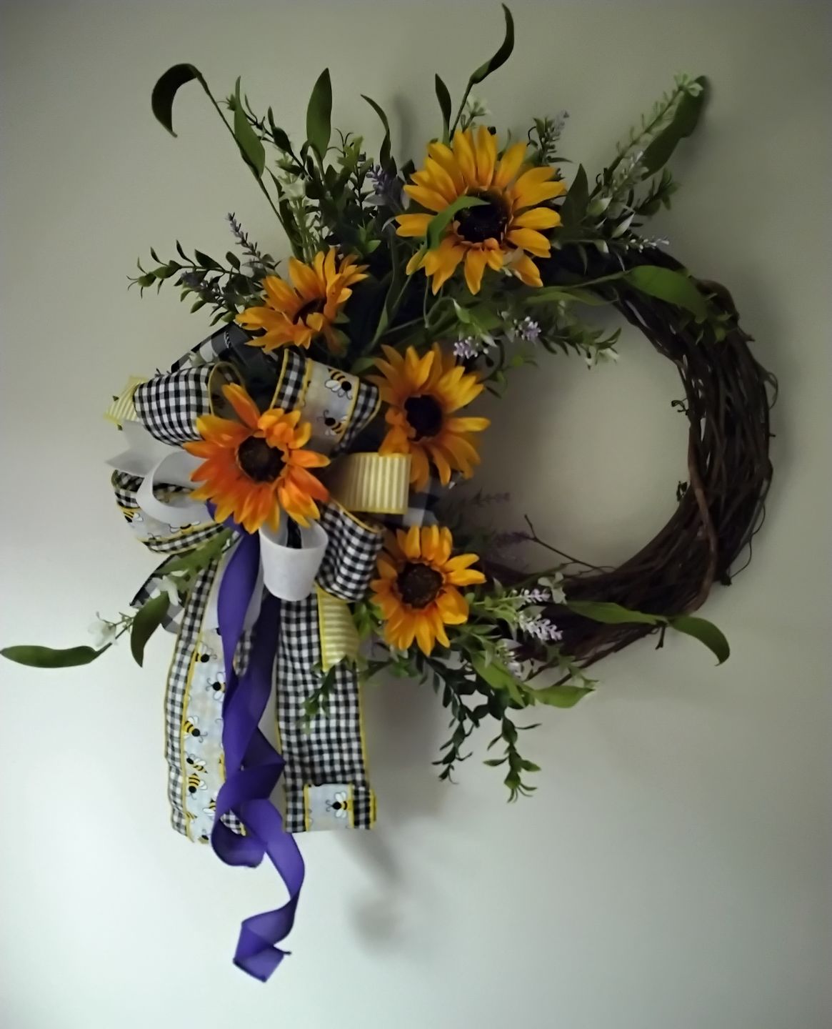 Customer photo review of 14" Round Grapevine Wreath - DECOE-034