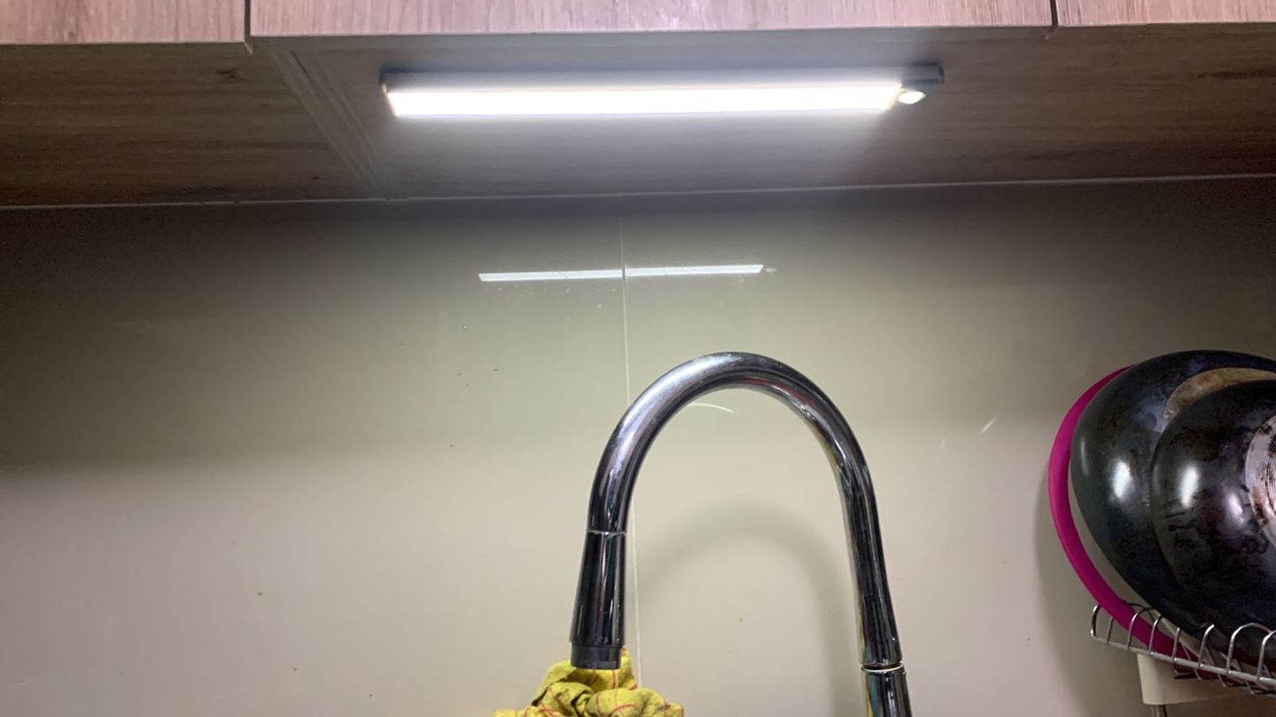 Customer photo review of Barra con Sensor Recargable - USB Luz Fría