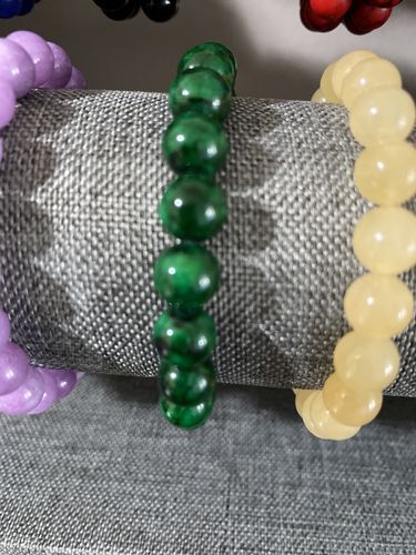 Customer photo review of 15.5" 8mm/10mm/12mm green dyed jade Round beads gemstone
