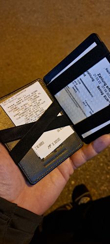 Customer photo review of Flap Boy Slim - Magic Wallet without Coin Pocket