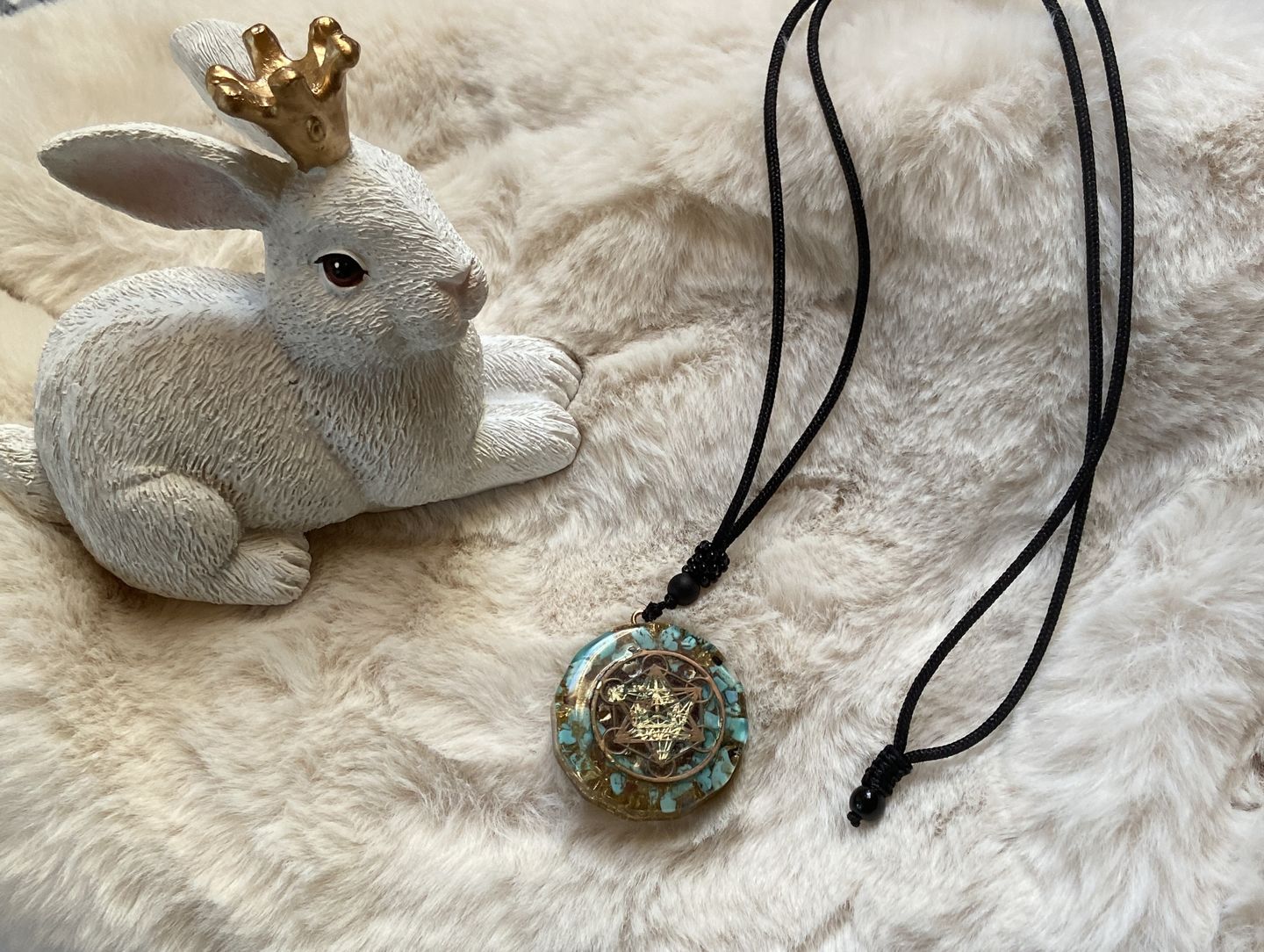 Customer photo review of METATRON WÜRFEL Halskette - Orgonit Anhänger - Heilige Geometrie