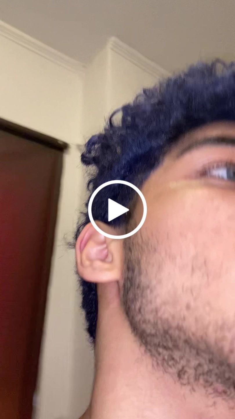 Customer video review of DNA Taylor Blue Gray Prescription Coloured Contact Lenses