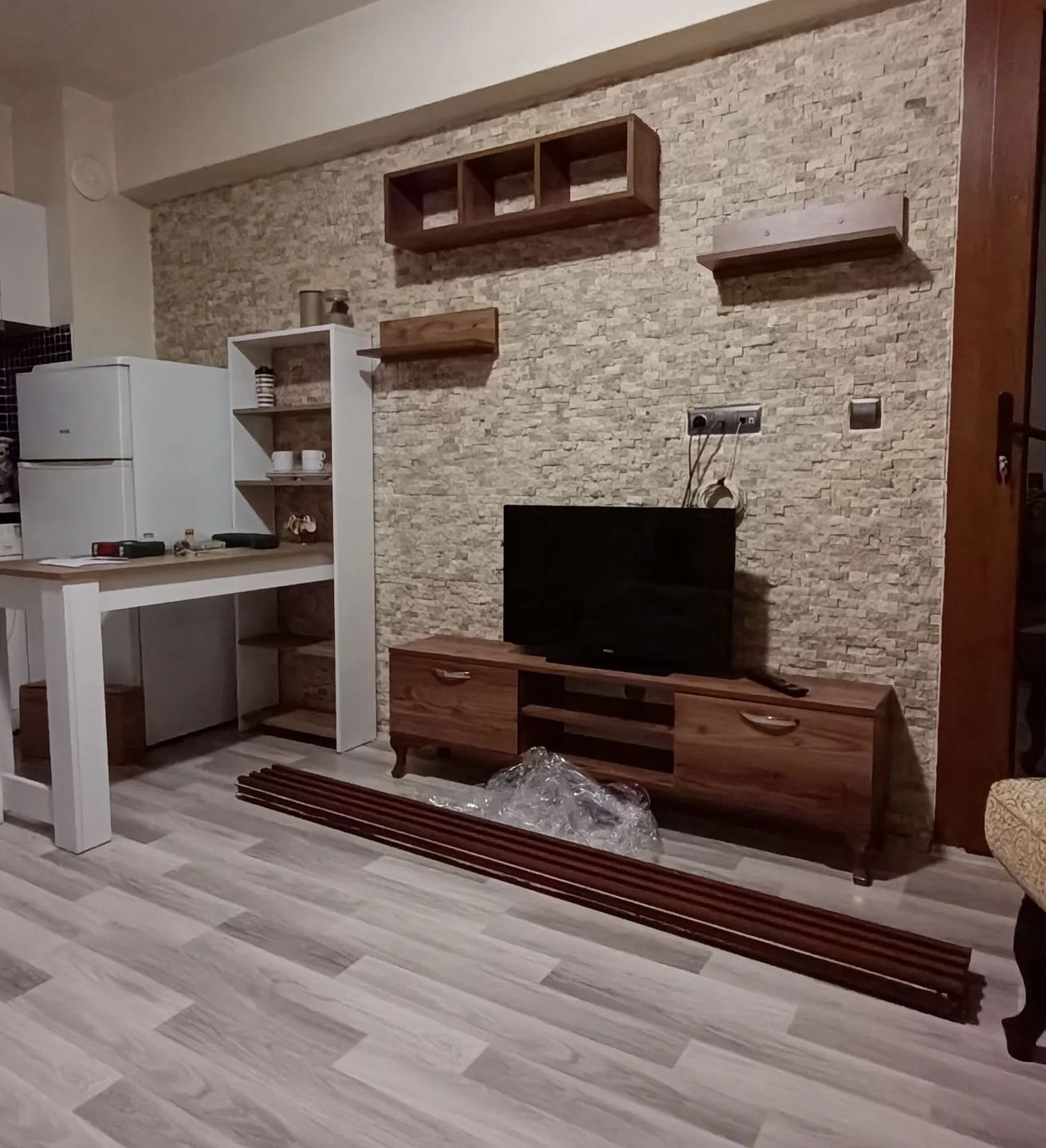 Customer photo review of Rani E3 Duvar Rafı 3 Bölmeli Minyatür Ceviz