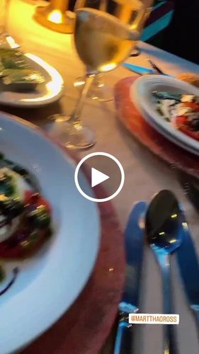 Customer video review of Menú Golden