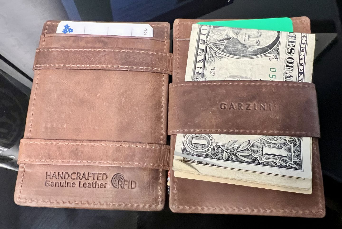 Customer photo review of Essenziale Magic Wallet ID Window
