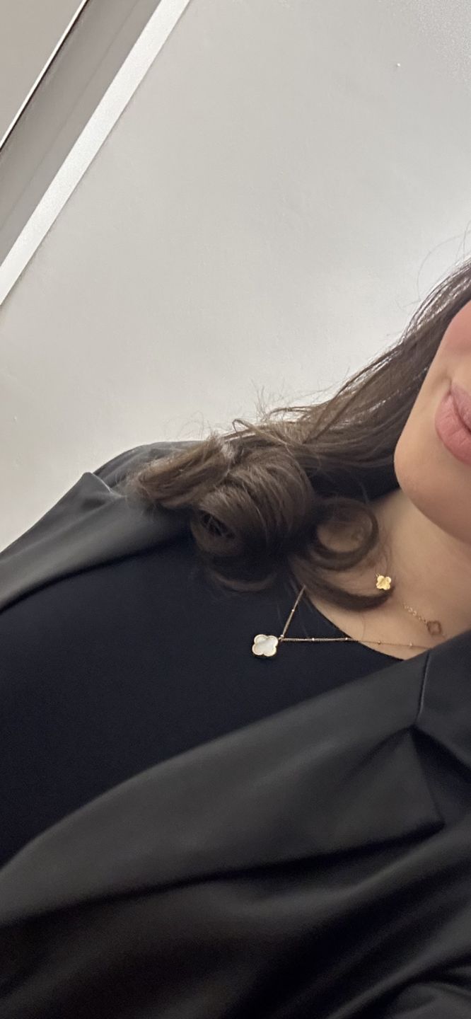 Customer photo review of Perlmutt Lucky Leaf Kette 14K Vergoldet