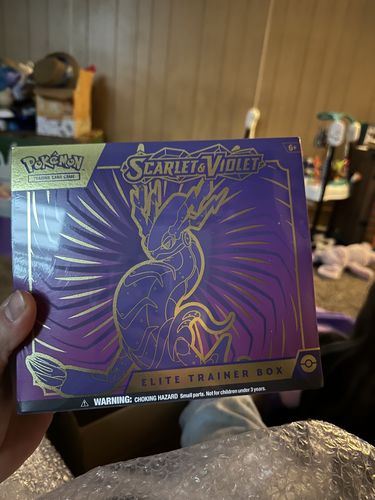 Customer photo review of Pokémon TCG: Scarlet & Violet Elite Trainer Box (Presale)