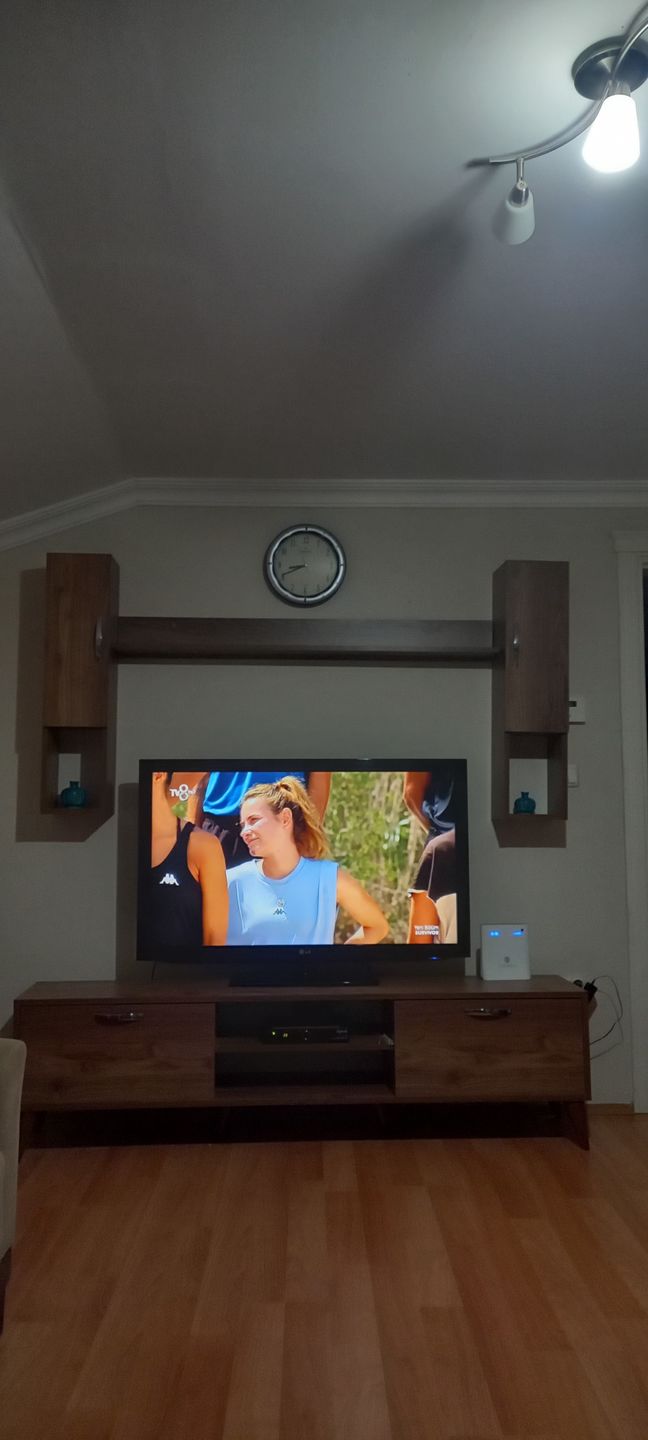 Customer photo review of Rani A9 Duvar Raflı Tv Ünitesi Kitaplıklı Tv Sehpası Duvara Monte Raflı Modern Ayaklı 180 cm Minyatür Ceviz M27