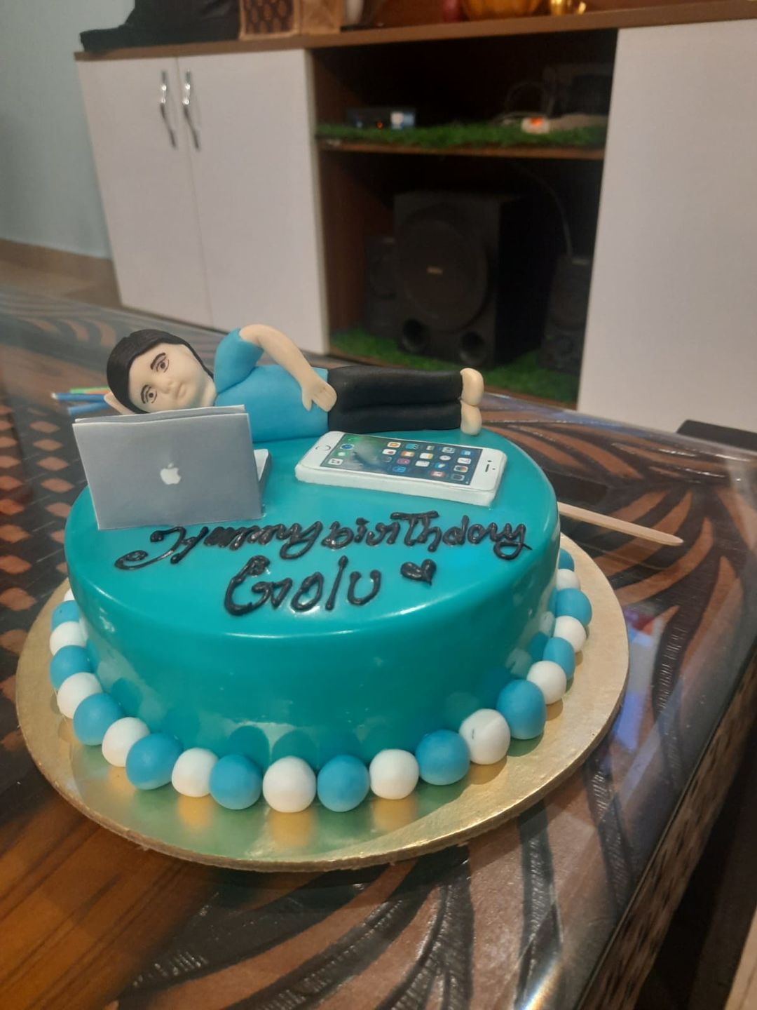 Customer photo review of Side Workaholic Cake