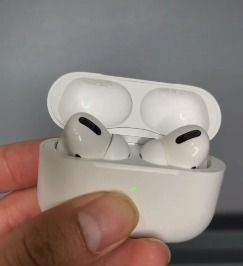 Customer photo review of AirPods Pro 2