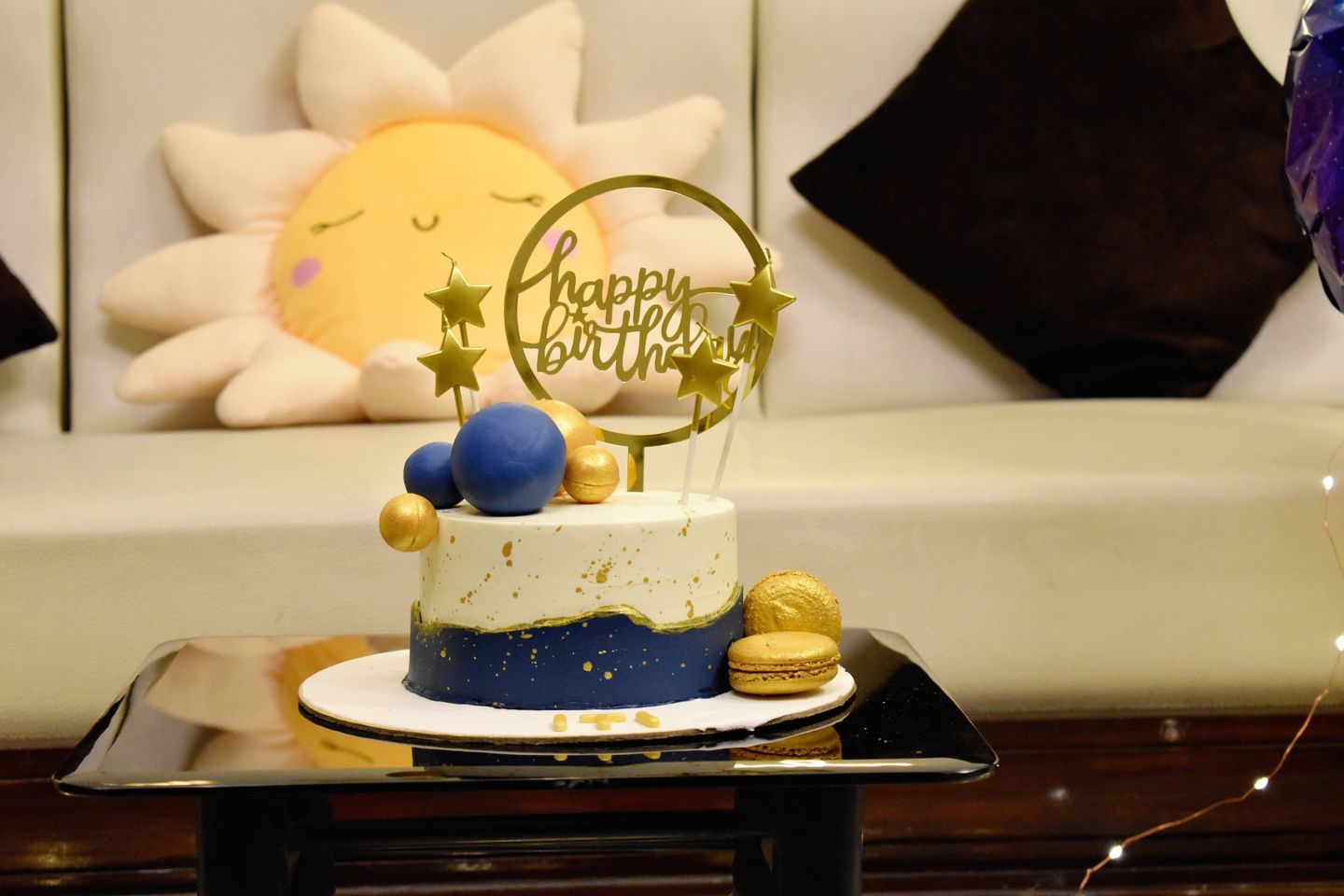 Customer photo review of Gold Splash Blue Cake