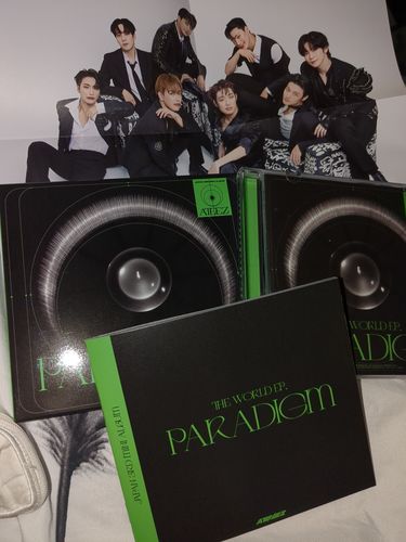Customer photo review of ATEEZ JAPAN 3RD MINI ALBUM "THE WORLD EP.PARADIGM"
