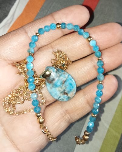 Customer photo review of PARURE PENDENTIF APATITE BLEUE ACIER DORÉ