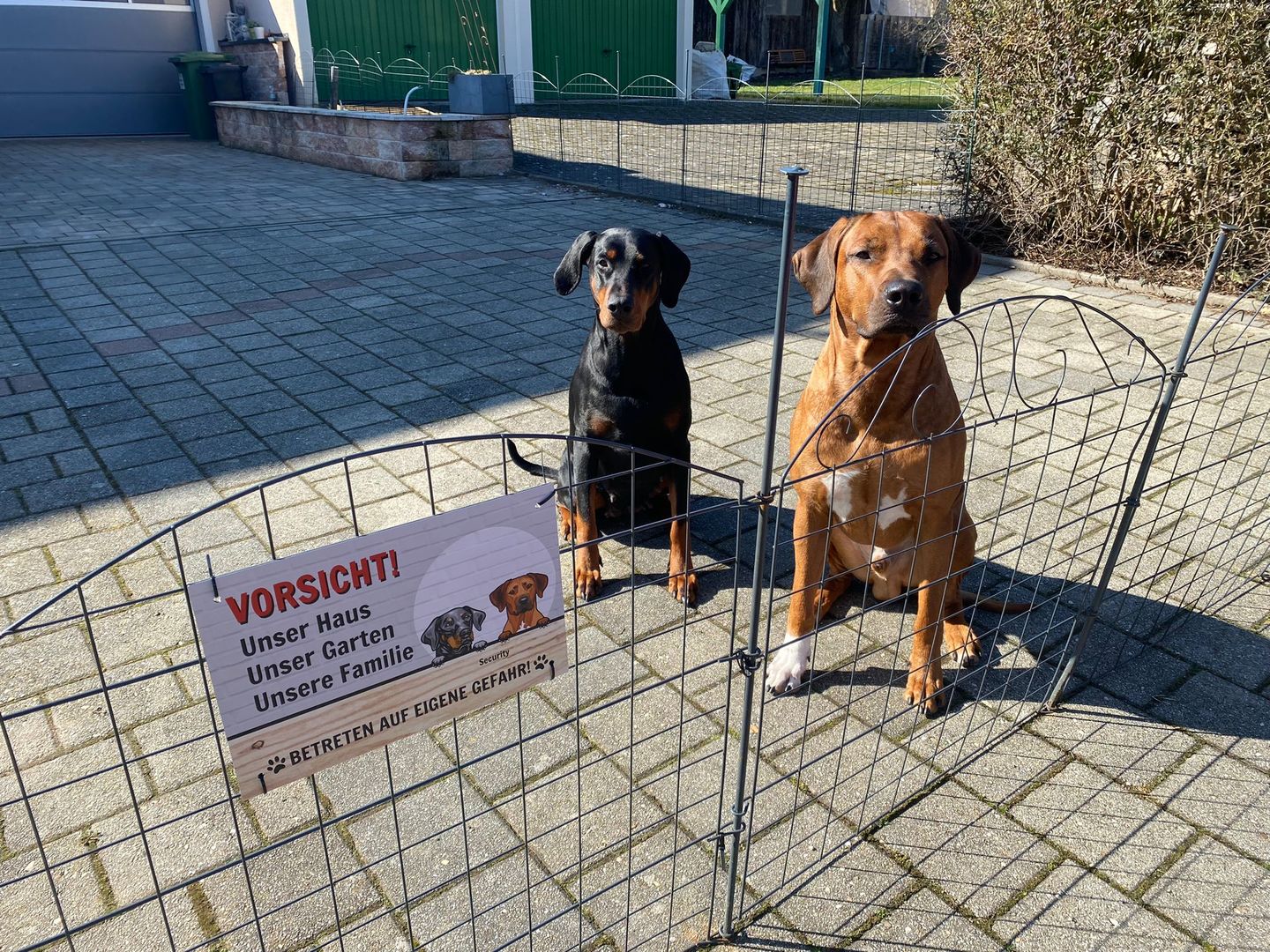 Customer photo review of Vorsicht - Individuelles Gartenschild