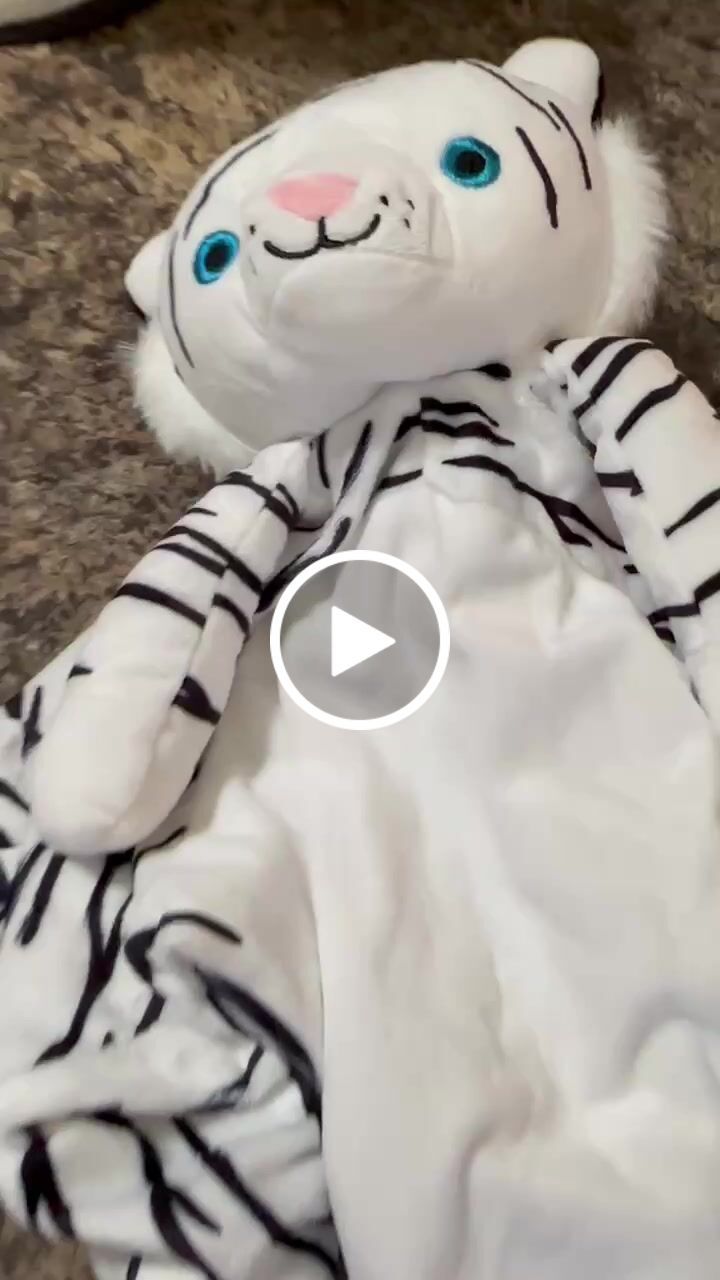 Customer video review of Delly the White Tiger