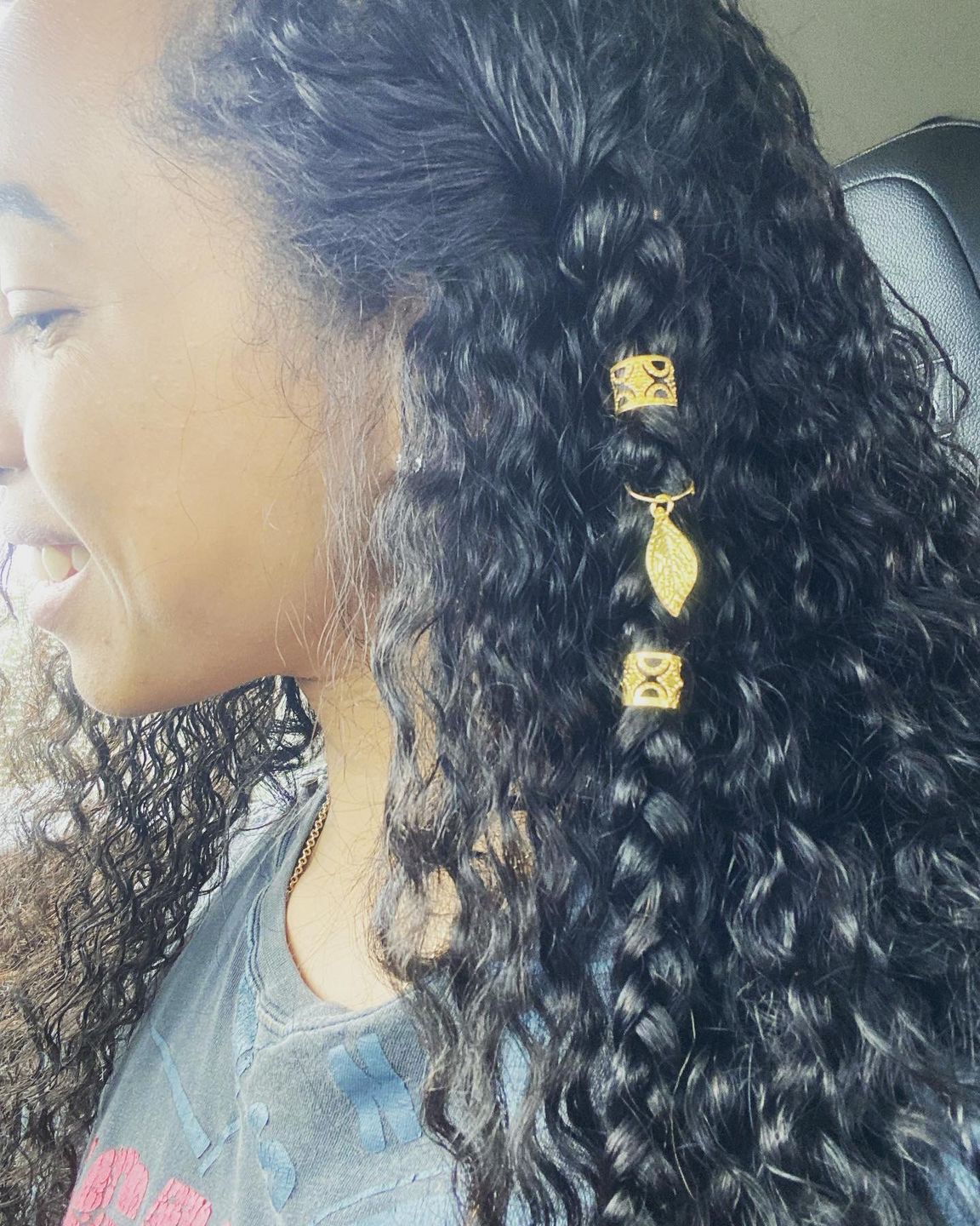 Customer photo review of Brazilian Deep Curly Texture U Part Wigs AU05